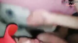البنت الطلقه نايمه علي جنبها وعشيقها وراها مدخل زوبره في طيزها بعد ما زفلته وبله بالزيت كويس وبيدخل ويطلع زوبره فيها براحه  بورنو اوي وهي مغمضه عنيها بتبكي من الوجع