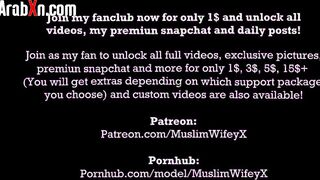 المتناكه شغاله تحسس علي كسها بصباعها وهي لابسه الاندر الفتله وبتدخل صباعها في كسها هي ولابساه وتبعبص في كسها اوي وتدخل وتطلع فيه عايزه تنزل  بورنو لبن كسها وتريحه من الاكلان