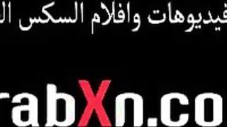 اللبوه قاعده تحت رجل العرص بتاعها بتمص في زوبره الاسود  بورنو وبتدخله كله في بوقها وتطلع فيه في بوقها وهو سرحان من شهوته ومتكيف اوي