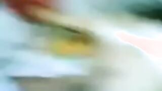 البنت الحيحانه ةفي الحمام قالعه خالص وماسكه  سكس جوردي علبه الشامبو هي وواقفه بتدخلها في كسها وتطلعهال وجسمها مولع من سخونتها