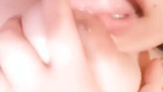المتناكه بتلعب في كسها اوي بصباعها عايزه تضرب سبعه ونص وتريح كسها وبتلعب في زنبور سكس جوردي  كسها اوي ال احمر من كتر اللعب فيهوبتنزل لبنها علي ايدها وايدها الجميله بتغرق من لبن كسها