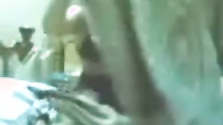 البنت الشرموطه طالبه في الجامعه دخلت الحمام  سكس كلاب  بالمستر بتاعها بينيكها اوي وهي متكيفه وهايجه خالص معاه وبتتوج ولم نزل لبنه نزله علي بطنها