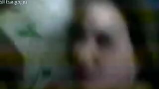 الشرموطه نايمه عالسرير من غير هدومها وبجسمها الابيض ملبن  سكس كلاب  جوزها نايم فوقيها وكاتم نفسها وبيدخل زوبره في طيزها الضيقه وبينيك فيها براحه اوي
