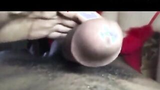 المتناكه بقميصها الاحمر بتلحس في زوبر حبيبها وتمص سكس مصري  فيه اوي وبتمسك زوبره تمشيه علي بزازها وتضرب بزوبره علي صدرها