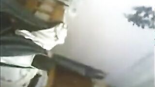 البنت بنوت تحت زوبر الواد ال بتحبه في شقته وقالعه هدومها وبتمص  فيلم سكس  فيه اوي وماسكاه بيديها وبتنكته في بوقها وبتقوله زوبرك بيحمبط في بوقي وبيكبر خليه ينيك بوقي