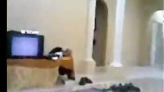 الراجل هيجان اوي اخد مراته اوضه النوم فيلم سكس   وبيبوص فيها اوي وبيمسك في جسمها بيحسس عليه كله قبل مينيكها ومتكيف معاها