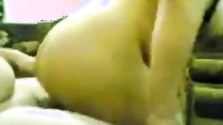 اللبوه ماسكه زوبر حبيبها الكبير وحطاه وسط بزازها وتحشره وسطيهم ومخلياه فيلم سكس   بيروح وبيجي وبينزل لبنه علي بزازها وبتدعكهم بيه