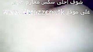 البنت المتناكه بتحب سكس المحارم اوي قاعهد تحت زوبر  موقع سكس اخوها المتناك وبتمص في زوبره كله بتدخله في بوقها وتطلعه وحولين زوبره الشعر بتشده منه