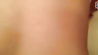 البنت الشرموطه نايمه مفلقسه طيزها عالسرير هي واختها الشرموطه جنب بعضوالفحل مدخله في كسها من ورا وبينيك  موقع سكس فيها وبيضرب في طيز اختها التانيه