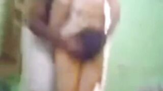 المتناك داخل اوضه النوم بيرقص مبسوط في ايده السيجاره وبينفخ  موقع سكس في وش مراته اللبوه وبيرقص معاها وبيحضنها اوي في صدره