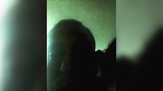 الراجل ماسك الشرموطه بتاعته من رقبتها وبيشد  موقع سكس فيها اوي عالارض وبينام معاها بكل عنف وضرب وبيشتمم فيها هو وبينكها