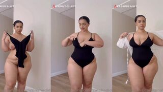 المتناكه واقفه عريانه وماسكه منتديات سكس   القميص الاسود في يديها عايسزه تقيسه علي جسمها لحبيبها ال واقف جنبها وبيتفرج عليها