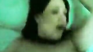 البنت نايمه عالسرير بتتناك بعنف اوي وبيغتصبها ال معاها بينام معاها xnxx xxnxx مصري  غصب عنها وهي بتبكي اوي وبتصرخ من الخوف والتعب وهو بيضرب علي وشها بالقلام