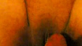 البنت الفاجره ماسكه سيجاره الحشيش وبتشربها  xnxx xxnxx مصري مع المتناك بتاعها وهي مسطوله اوي ومتكيفه معاه وهو بيتفرج عليها ومبسوط