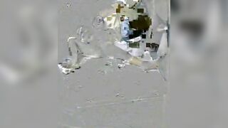 البنت نايمه علي سكس تويتر ضهرها عالسرير عريانه والراجل بتاعها بينام فوقيها وبيدخل زوبره في كسها وبينيك فيها وهي بتصرخ منه