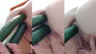 الشرموطه ماسكه خيارتين كبار ومفلقسه طيزها لبره ومايله اوي سكس تويتر  ومدخله خيارهخ كبيره في كسها والتانيه في طيزها ونكتاها وتدخل وتطلع فيهم اوي