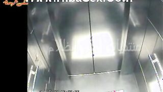 البنت الفاجره ماسكه علبه البلاستيك وبتلعب سكس تويتر  فيها بكسها وشغاله بعبصه اوي فيه وهي سوخنه عالاخر وعايزه تنزل لبنها