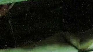 الواد ماسك  سكس تويتر حبيبته ومقعدها علي رجليه وبيبوس اوي في رقبتها وشفايفها وبيحضن فيها واخوها جنبها بيتفرج عليهم