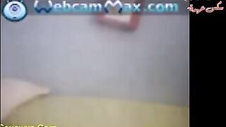 البنت الفاجر في حضن خطيبها من ورا اهلها وبتبوس في  سكس تويتر رقبته وماسكه فيها وهو بيلعب في كسها بصباعه براحه من غير ميفتحها