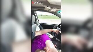 البنت الشرموطه سايقه العربيه وحبيبها جنبها مطلع زوبره من البنطلون وبتسيب العربيه تمشي سكس مصري جامد  لوحدها وبتمص في زوبره