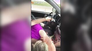 البنت الشرموطه سايقه العربيه وحبيبها جنبها مطلع زوبره من البنطلون وبتسيب العربيه تمشي سكس مصري جامد  لوحدها وبتمص في زوبره