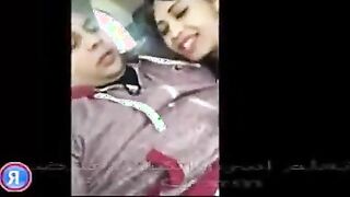 البنت بتعلم الراجل ال معاها اسرارتكبير القضيب بتاعه وبتمكسكهوله في يديها اوي وتلعب سكس مصري جديد  فيه ويديها رايحه جايه عليه وهي بتبوس فيه وتمصهوله بعد كده