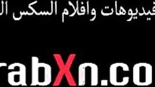 الراجل واقف عريان جنب باب الصاله والشرموطه سكس مصري جديد  تحته قاعده بتمص في زوبره اوي وتلحس فيه بشفايفها وبينزل لبنه في بوقها