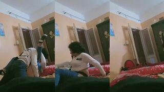 الراجل واخدني شقته ورافع رجلي اوي لفوق وهو منزلي البنطلون سكس مصري جديد  وبيدخل زوبره في كسي وبينيك فيا اوي وانا تعبت وفرهت منه