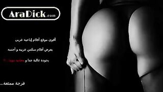 اللبوه هي وواقفه لابسه الاندر الفتله الابيض وبتشده اوي ليها حاشر كسها خالص وبيحك شرمها سكس  فيه وهي مولعه هتنزل اللبن بتاعها عليه وهو بيحك في كسها