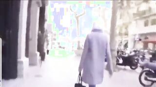البنت في الشارع بينادي عليها المعجب بيها وهي ماشيه وبتوقفله بيزنها  شرمها سكس عالحيط وبيحك زوبره فيها اوي وبتقوله اوعا مينفعش