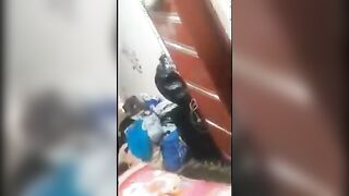 اللبوه في اوضتها قالعه هدومها وشغاله تطلع وتنزل علي حاجه تحتها كانها زوبر راجل متخيلاه شرمها سكس  وبتتنالك منه وهي متسهوكه وممحونه عالاخر