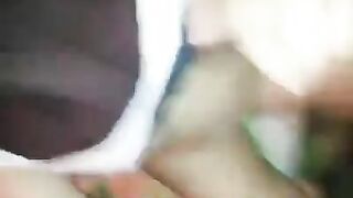 الشرموطه ماسكه زوبر الراجل بتضرب بيه اوي علي صدرها وهو شرمها سكس  طالع لبره وتحكه اوي فيه وبعدها بتمص فيه اوي في بوقها