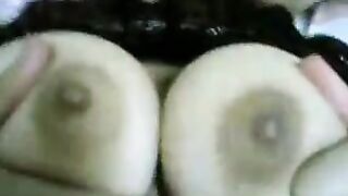 المتناكه نايمه لوجها وشغال ينيك اوي في كسها وهي مرهقه اوي  شرمها سكس وتعبانه مش قادره تتكلم خالص من كتر النيك فيها