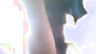 الشرموطه المحجبه تحت لرجل الراجل بتمص في سكس عربي  زوبره كله في بوقها مدخلاه وهو بيمسك في دماغها اوي وبيشد فيها وبتمص