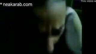 الاتنين الاخوات رجاله في اوضه النوم مع واحده متناكه وقاعدين عالارض بيمصو سكس عربي  وبيرضعو في بزازها كل واحد واخد صدر بيرضع فيه
