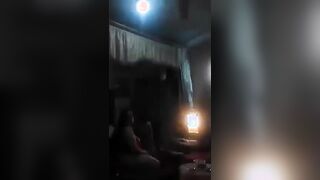 البنت المتناكه قاعده عالارض جنب الدولاب وسانده يديها الاتنين عالارض والراجل مدخل زوبره سكس عربي  في كسها وبيبوص علي وشها المرهق من كتر النيك فيها