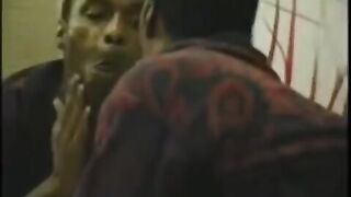 البنت اللبوه مع صاحبها بيشد في الاندر بتاعها عايز يدخل زوبره في  سكس مصري كسها وهي خايفه بتقوله لا خليها بوس واحضان بس
