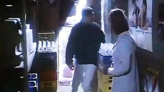 منه شلبي الممثله الشرموطه شوفها مع جارها ال عاشقها وهما في سكس مصري  الاوضه عالسطوح بيبوس فيها اوي وبيحضن فيي بزازها