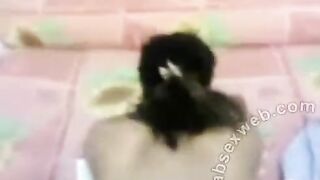 البنت الممحونه قالعه ملط وبتشاور علي حبيبها من الشباك هو وبره بتقوله اطلع وبتطلعه اوضتها وبيخدها  سكس مصري بحضنه اوسي ونايم معاها عالسرير