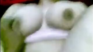 البنت المتناكه فاتحه رجليها لفوق وبتلعب في كسها اوي وزوبر الخول بتاعها في طيزها بينيك فيه وبيغر  سكس مصري ق طيزها بلبنه وهي بتنزل لبنها علي يديها