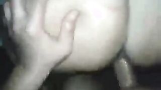 الراجل الديوث مفلقس طيز مراته البيضه وكاتب عليها ال عايز ينيكها ي  سكس مصري جي وبيضرب علي طيازها اوي محمره من الضرب