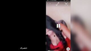 البنت الشرموطه لابسه الاحمر ومطلعه صدرها لبره كله وهي قاعده عالكرس  سكس مصري يي وبتلعب في كسها وتبعبص فيه اوي بيديها