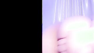 البنت المتناكه واقفه بتكلم راجلها في التلفون وهي بتسرح شعرها وكسها بياكله  سكس مصري ا من الكلام المعسول معاه وبتلعب في كسها