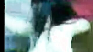 البنت قاعده عالكرسي بتصور فيديو لنفسها وهي بتقلع هدومها وتلعب في  سكس مصري  بزها الاتنين وتقفش فيهم بيديها الاتنين