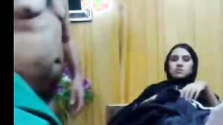 البنت الحامل بتكشف نسا والممرض المتناك قالع بنطلونه وبيحك زوبره في كسها هي وبتكشف نسا وبينام معاها بين  سكس مصري يكها علشان تولد طبيعي وكسها يتفتح معاها