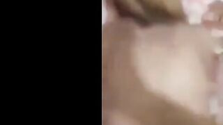 البنت في الحمام قالعه بتاخد شاور واخوها بيدخل عليها يتهجم عليها وبيزوقها بيوقعها عالارض  سكس مصري  عايز ينام معاها وهي بتزوقه وتعافر معاه