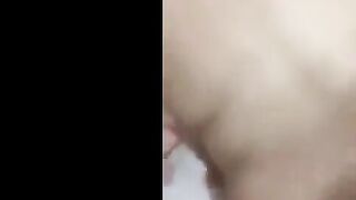 البنت في الحمام قالعه بتاخد شاور واخوها بيدخل عليها يتهجم عليها وبيزوقها بيوقعها عالارض  سكس مصري  عايز ينام معاها وهي بتزوقه وتعافر معاه