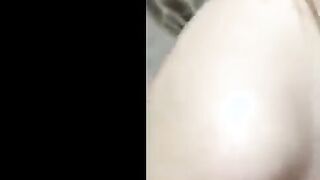 البنت في الحمام قالعه بتاخد شاور واخوها بيدخل عليها يتهجم عليها وبيزوقها بيوقعها عالارض  سكس مصري  عايز ينام معاها وهي بتزوقه وتعافر معاه