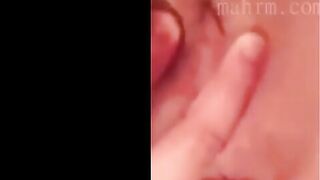 ام كس احمر بتصور في كسها وهو احمر دم من النيك فيه اتهرا خالص وبق مفشوخ  سكس مصري  ومهري وبتخل صوابعها الخمسه فيها من جوه