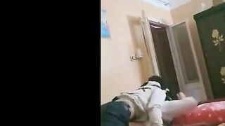 الوليه بتعمل فطار لجوزها وهو بيحضنها من ضهرها وبيرفع رجليها لفوق  سكس مصري  التربيظه وبينيك في كسها براحه اوي وبحب